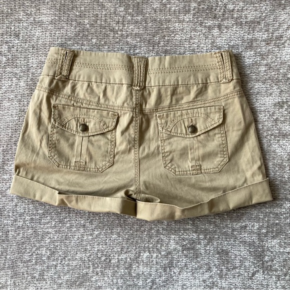 One Song Women’s Khaki Shorts Size 6 Rolled Cuff Brass Buttons Neutral Classic - Picture 3 of 9